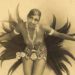 Josephine Baker in vol ornaat