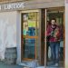 Nieuwe hippies in restaurant La Lanterne in Saint-Gaussaud